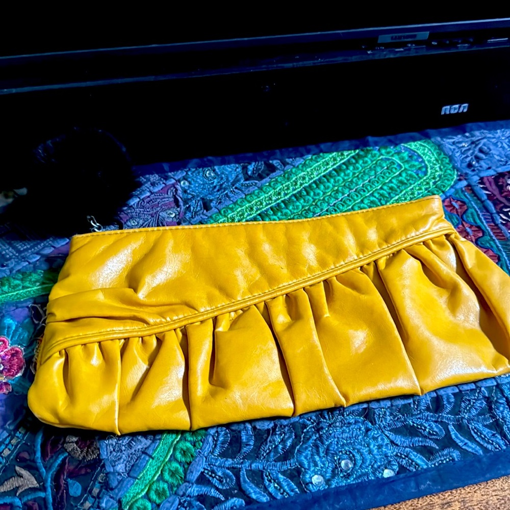 Mustard clutch